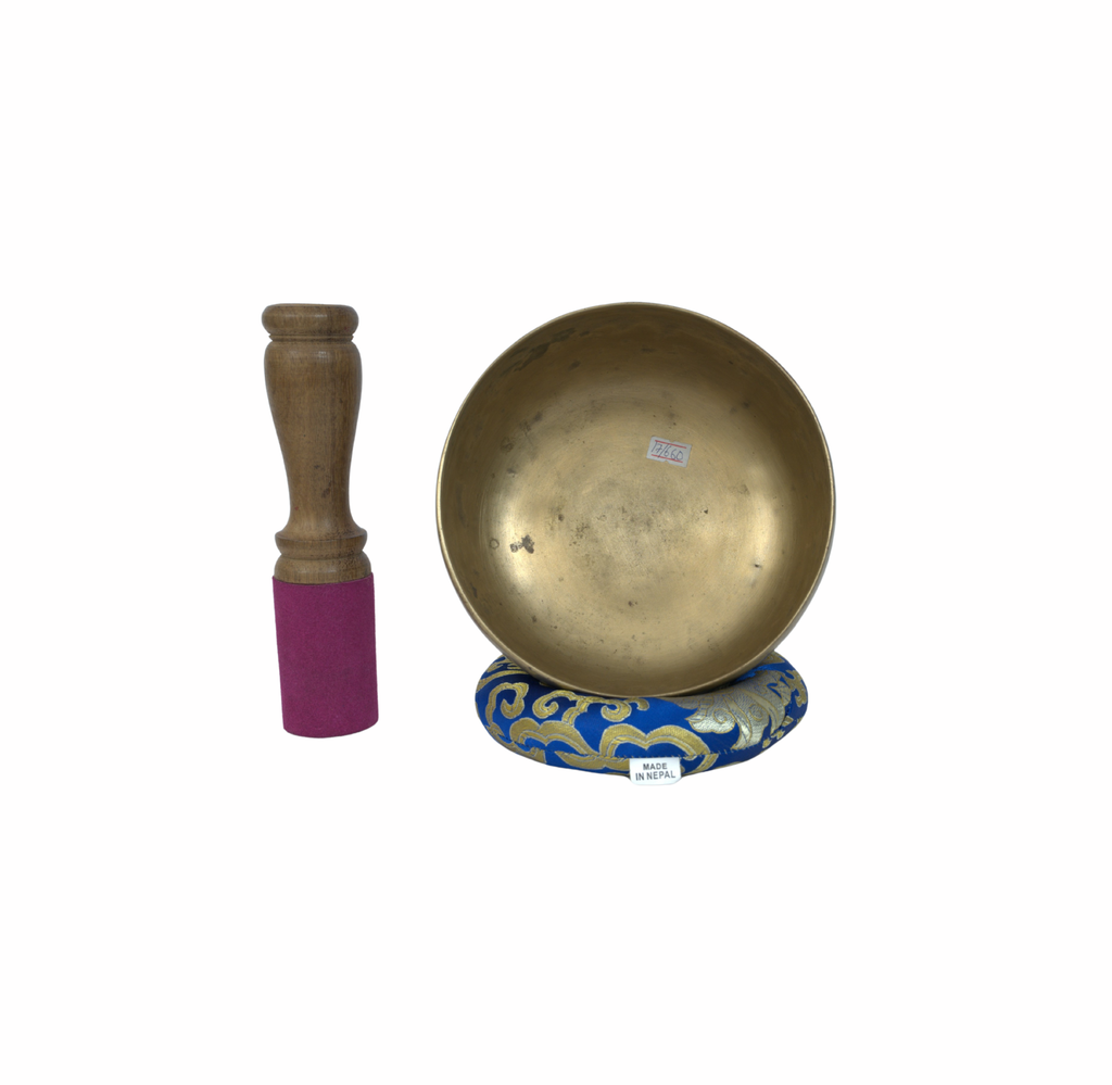 Handmade Thadobati Singing Bowl from Nepal – Deep Sound for Healing & Meditation