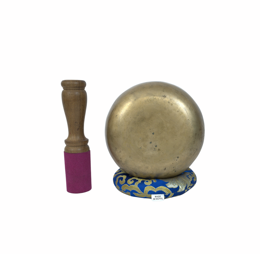 Handmade Thadobati Singing Bowl from Nepal – Deep Sound for Healing & Meditation