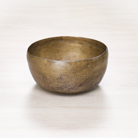 Antique Thadobati Singing Bowl – 6.57" | Note G#3 | 210 Hz